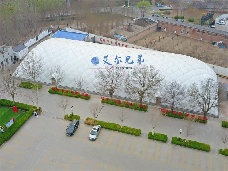 氣膜運動館在強風天氣下的穩(wěn)定性如何？